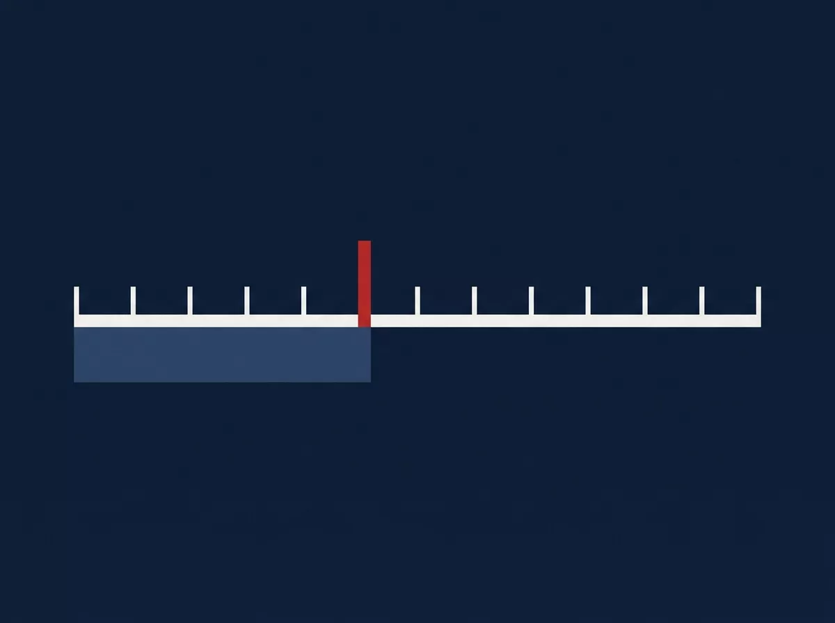 Illustration abstraite : une règle horizontale blanche graduée de repères réguliers. Un unique repère rouge, plus haut que les autres, marque un seuil ; le bandeau bleu qui soutient la règle s'arrête exactement à ce repère.